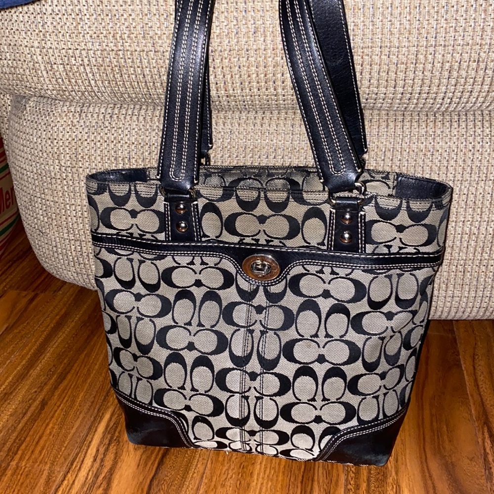 Coach medium sized purse